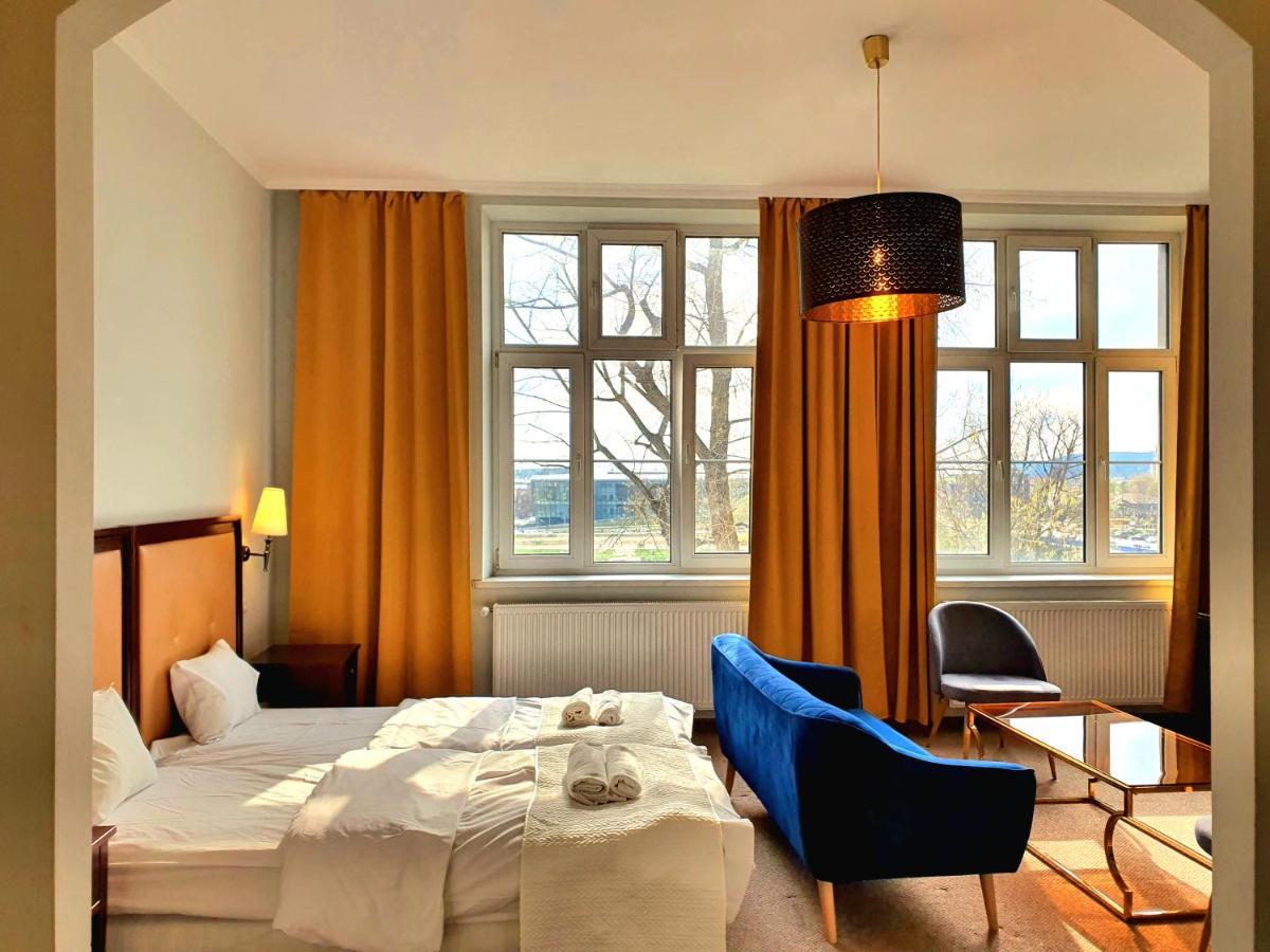 Holiday Suites Cracow Красков Екстериор снимка