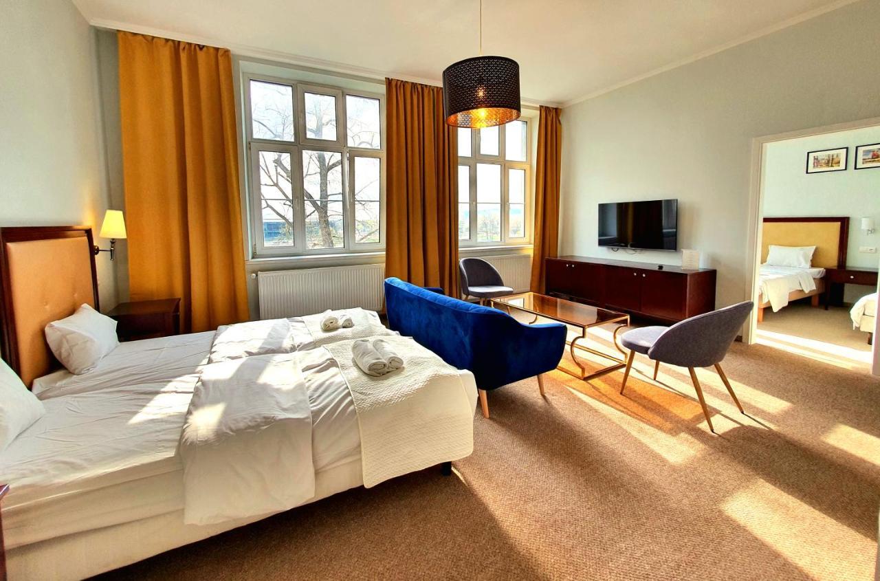 Holiday Suites Cracow Красков Екстериор снимка