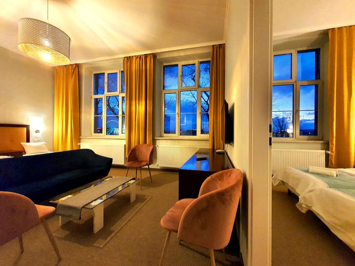 Holiday Suites Cracow Красков Екстериор снимка