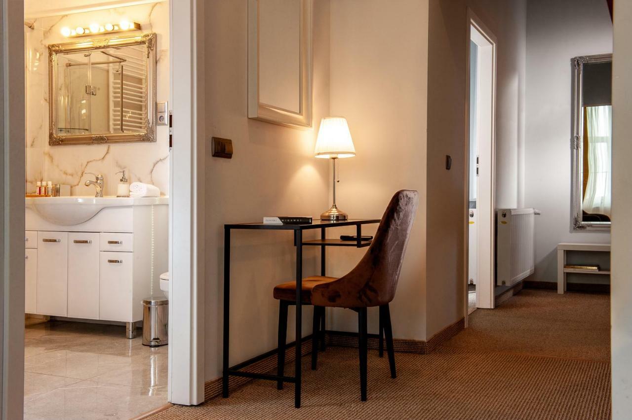 Holiday Suites Cracow Красков Екстериор снимка